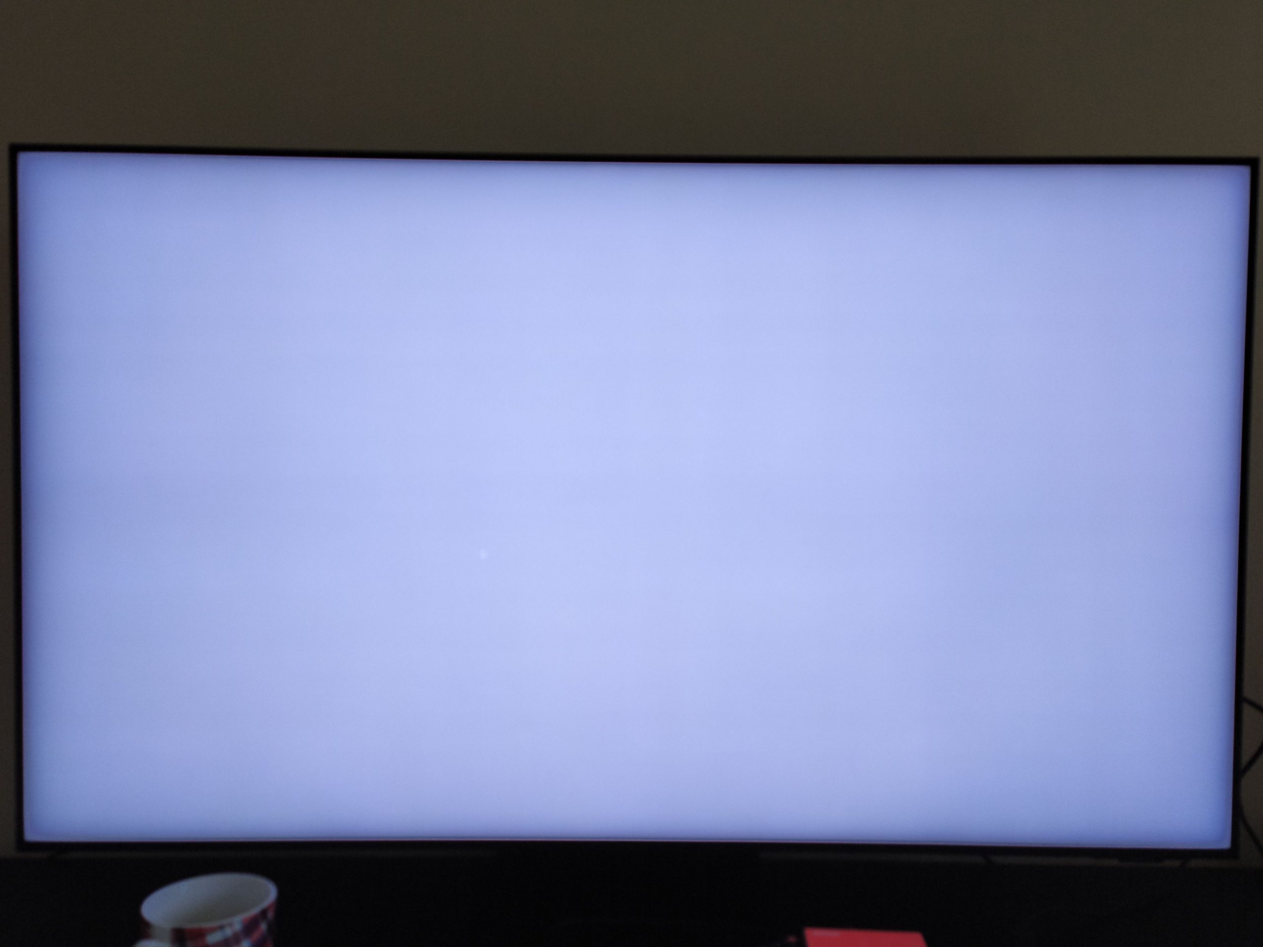 هاله نور در بالای تصویر تلویزیون