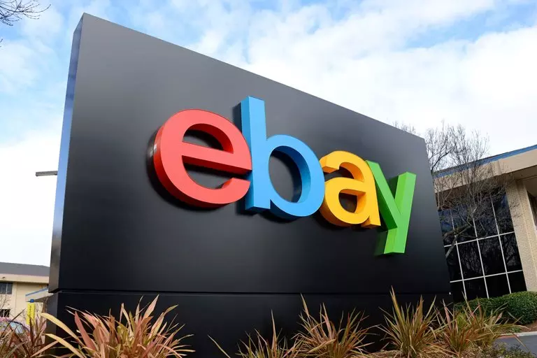 eBay میزبان رمزارز و NFT می‌شود