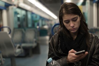 فاواپرس - چطور اعتیاد به شبکه‌های اجتماعی را کنار بگذاریم