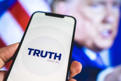 فاواپرس - اپلیکیشن شبکه اجتماعی Truth Social ترامپ در اپ استور منتشر شد