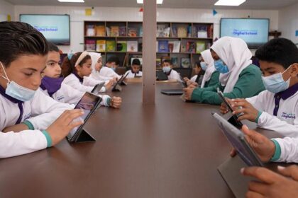 فاواپرس - مدرسه مجازی دبی؛ راهی برای تحصیل کودکان محروم و پناهجو در جهان