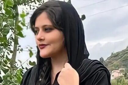 فاواپرس - روی سنگ قبر مهسا امینی چه نوشته شد + عکس