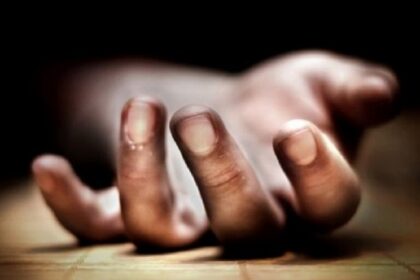 فاواپرس - خودکشی دختر 12 ساله مقابل چشم برادر 4 ساله در تهران
