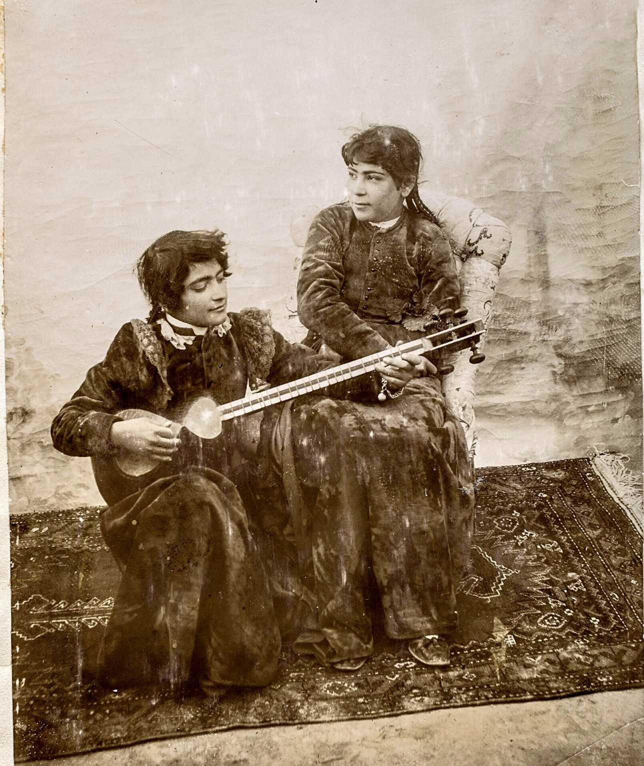 فاواپرس / زنان مطرب در دوران قاجار