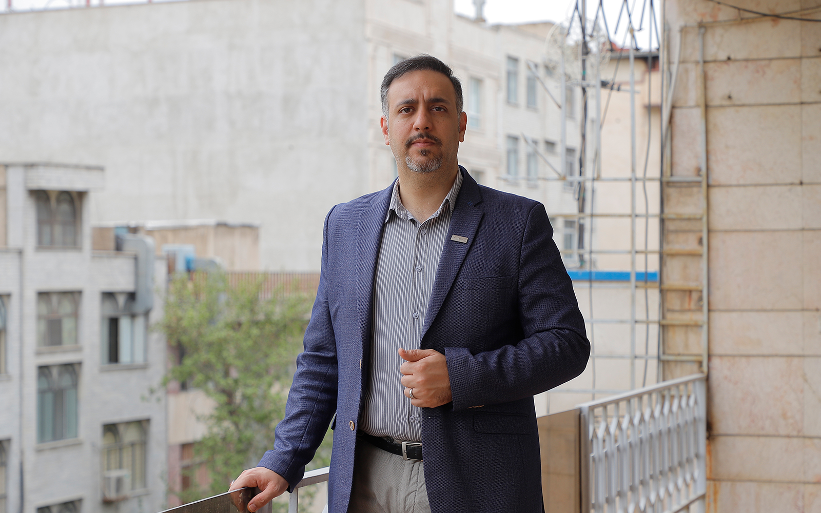 فاواپرس - امروز رهبران یا کنار کارکنان هستند یا پشت سر آن‌ها