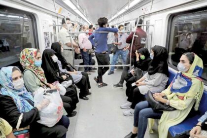 فاواپرس - پیشنهاد کیهان: پخش سی‌دی درباره‌ ‌حجاب در مترو