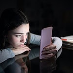 افسردگی شبکه اجتماعی گوشی زن دختر