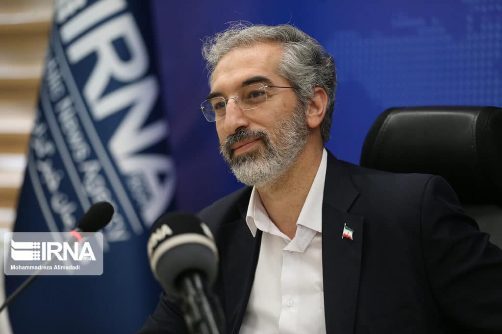 وزارت ارشاد تهدید کرد: خوانندههایی که پلی بک کنند ممنوع الکار میشوند فاواپرس / محمود سالاری، معاون امور هنری وزیر فرهنگ و ارشاد اسلامی: خوانندههایی که پلی بک کنند ممنوع الکار میشوند